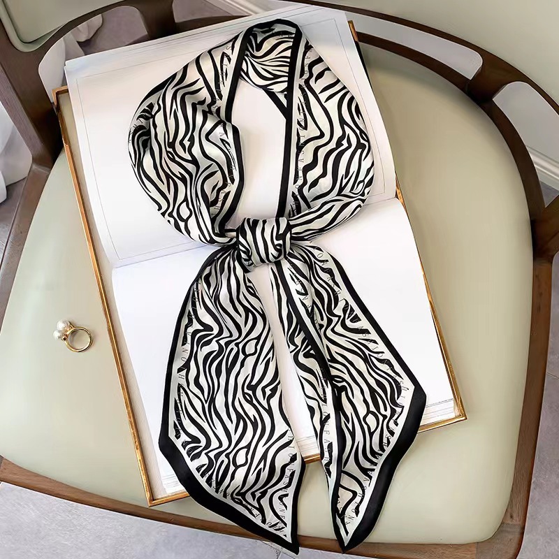 Lüks Zebra Baskı Ipek Kare Eşa - Luxury Bags Online incelemesi ve fiyatı
