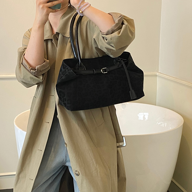 Leopar Desenli Dikiş İpliği To - Luxury Bags In Sale incelemesi ve fiyatı